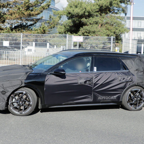 Kia K4 petrol estate shapes up to take…