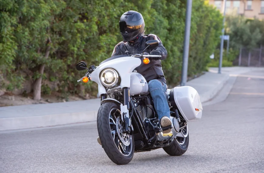 How Joe Rocket Vintage Riding Pants Offer a Classic Look