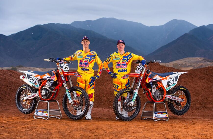 Fox Racing Dual-Sport Riding Pants for Off-Road Adventures