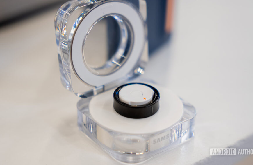 Samsung made a two-toned Galaxy Ring, but you probably won’t be able to get one