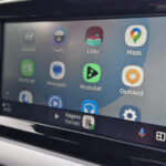 ಆಂಡ್ರಾಯ್ಡ್ ಆಟೋ ಒಂದು ವಿವಾದಾತ್ಮಕ ಬದಲಾವಣೆಯನ್ನು ರೋಲ್ಬ್ಯಾಕ್ ಮಾಡಬಹುದು ಆದರೆ ಇನ್ನೊಂದನ್ನು ಪರಿಚಯಿಸಬಹುದು (ಎಪಿಕೆ ಟಿಯರ್ಡೌನ್)