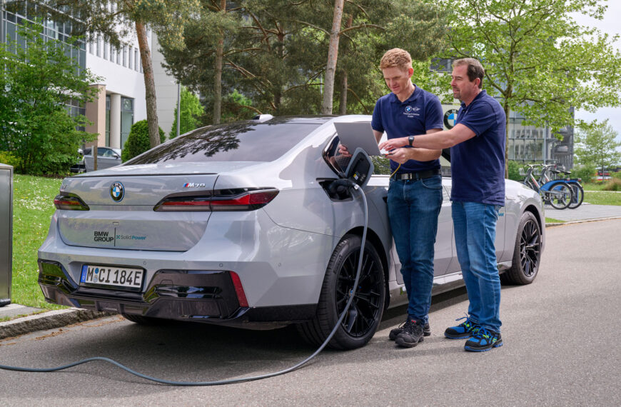 BMW fits solid-state battery to i7 as it…