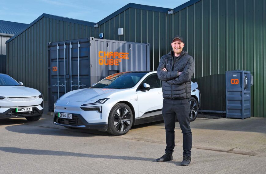 ಬ್ಯಾಟ್‌ಮೊಬೈಲ್ಸ್ ಮತ್ತು ಪೋರ್ಟಬಲ್ ಇವಿ ಚಾರ್ಜರ್‌ಗಳನ್ನು ನಿರ್ಮಿಸುವ ಸಂಸ್ಥೆಯ ಒಳಗೆ