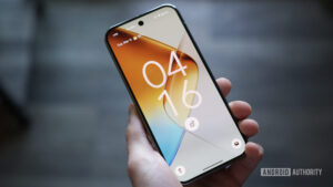 Pixel owners report freezing lock screens after March&hellip;