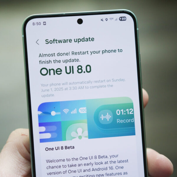 ಒಂದು UI 8 ಬೀಟಾ ಆಕಾರವನ್ನು ಬದಲಾಯಿಸುವ ಲಾಕ್ ಸ್ಕ್ರೀನ್ ಗಡಿಯಾರ ವಿನ್ಯಾಸವನ್ನು ಪರಿಚಯಿಸುತ್ತದೆ