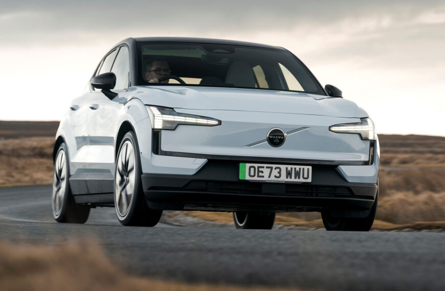 ವೋಲ್ವೋ ಎಕ್ಸ್ 30 ರಿವ್ಯೂ 2025, ಬೆಲೆ ಮತ್ತು ಸ್ಪೆಕ್ಸ್