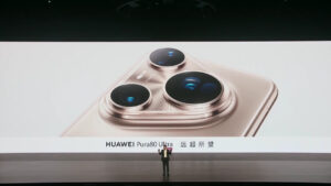 This new flagship phone has two zoom lenses,…