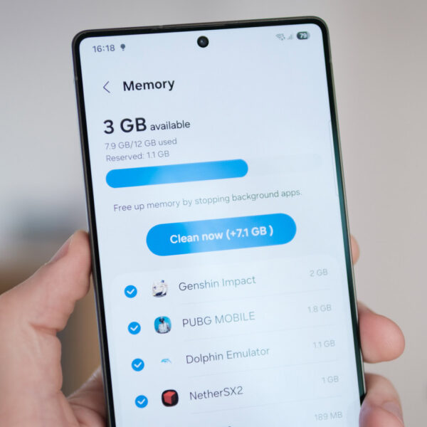 What really happens when your phone runs out of RAM?