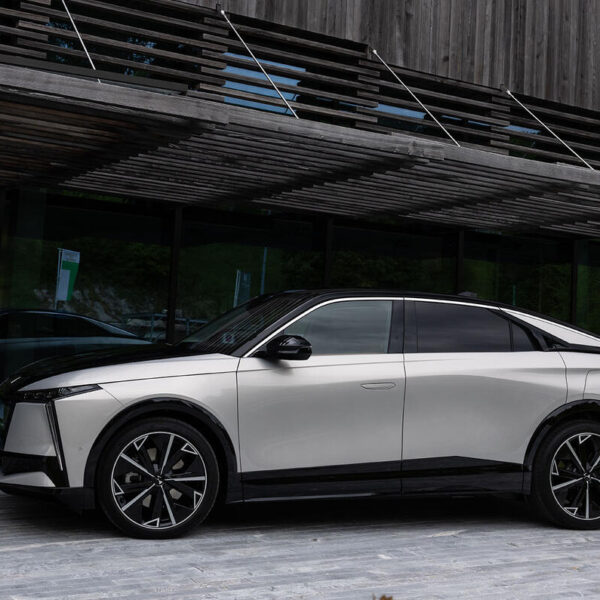 DS No8: electric-only flagship could get combustion option