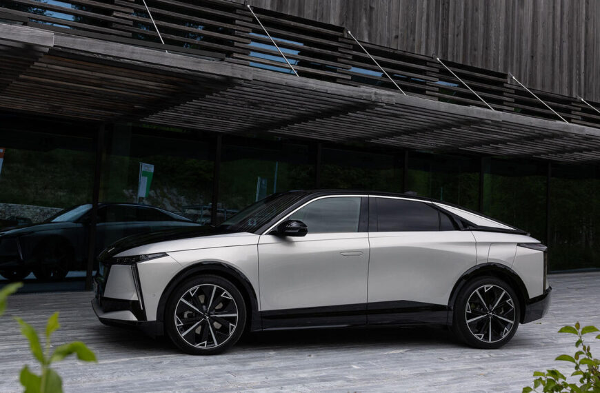 DS No8: electric-only flagship could get combustion option