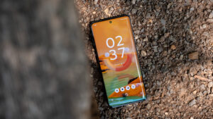 Motorola Edge 2025 vs. Samsung Galaxy S25: Which…