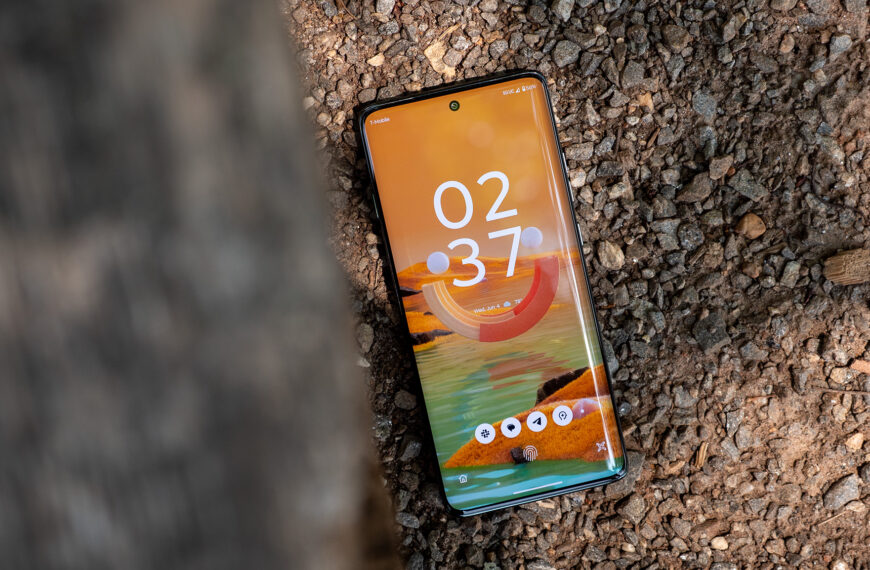Motorola Edge 2025 vs. Samsung Galaxy S25: Which should you buy?