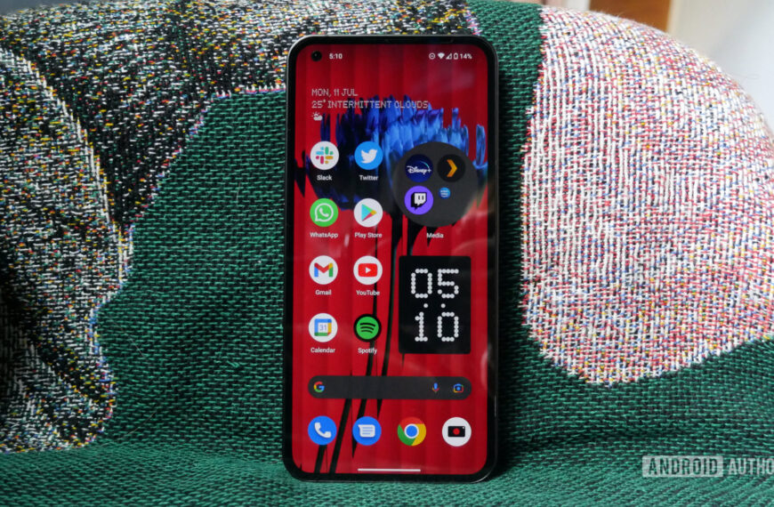 Nothing Phone 1 gets a feature-packed encore before lights out