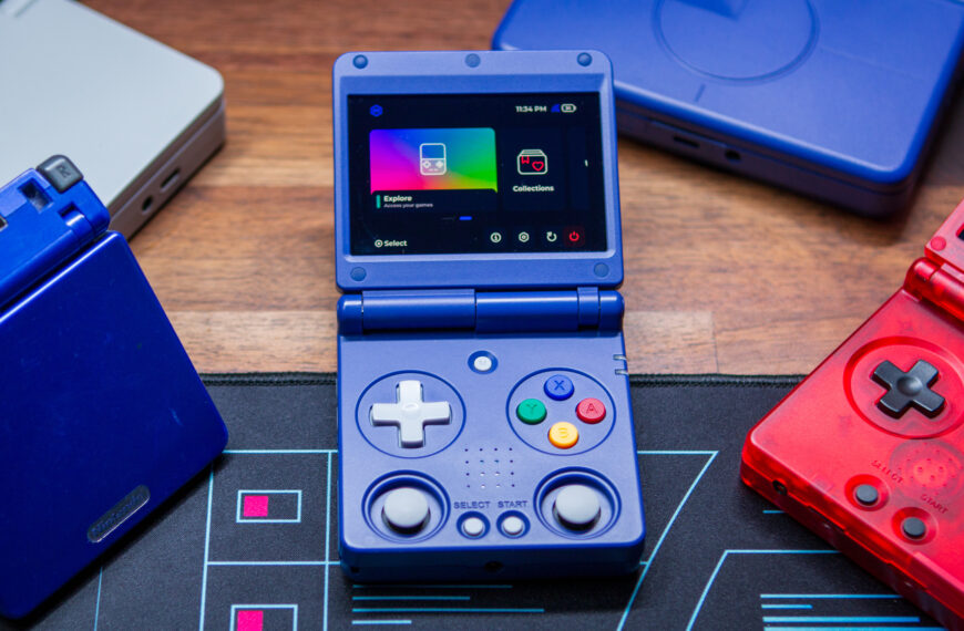 This retro handheld looks like a Game Boy Advance SP, but plays so much more