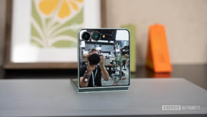 Apple accidentally helps promote the Samsung Galaxy Z&hellip;