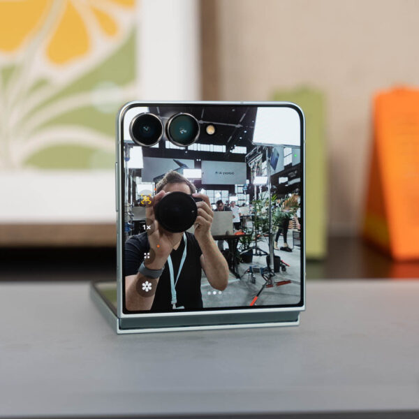 Apple accidentally helps promote the Samsung Galaxy Z&hellip;