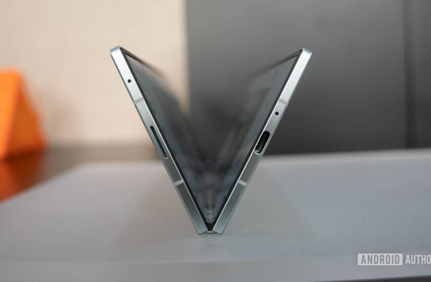 Wild rumor points to iPhone Fold having a…