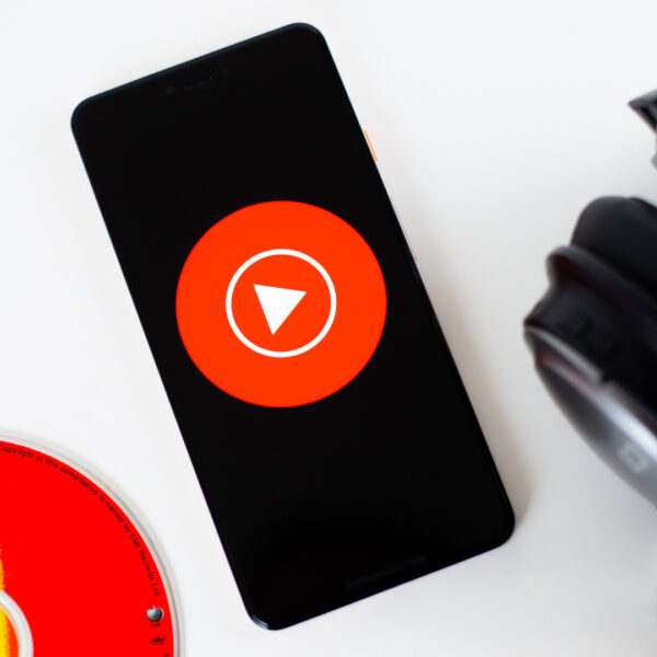 YouTube Music now lets you make playlists by describing a vibe