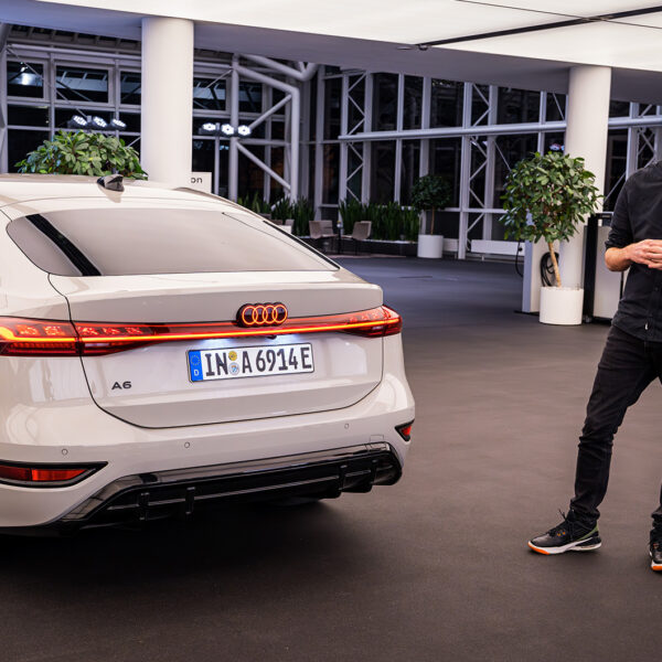 ಕ್ರಿಸ್ಟೋಫ್ ಹೌಸಿಂಗರ್: ಆಡಿಯ ಬೆಳಕಿನ ವಿನ್ಯಾಸವನ್ನು ಪರಿವರ್ತಿಸುವ ಮನುಷ್ಯನನ್ನು ಭೇಟಿ&hellip;