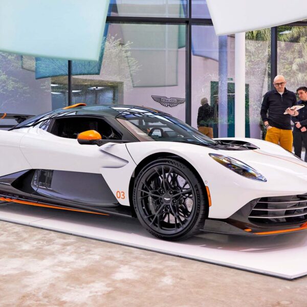 ಸ್ಪೆಕ್-ಟ್ಯಾಕ್ಯುಲರ್: ನಮ್ಮ ಕನಸನ್ನು ನಿರ್ಮಿಸುವುದು ಆಸ್ಟನ್ ಮಾರ್ಟಿನ್ ವಲ್ಹಲ್ಲಾ