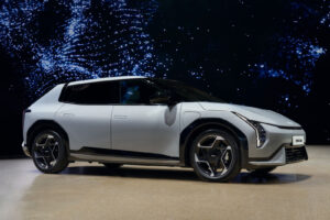 New Kia EV4 hatchback brings 388-mile range for…