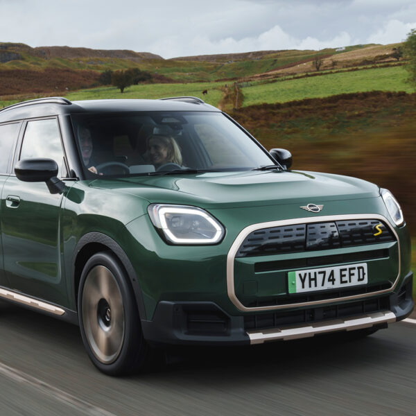 ಮಿನಿ ಕಂಟ್ರಿಮ್ಯಾನ್ ಎಲೆಕ್ಟ್ರಿಕ್ ಏಕೆ ಪರಿಪೂರ್ಣ ರಸ್ತೆ ಪ್ರವಾಸದ ಪಾಲುದಾರ