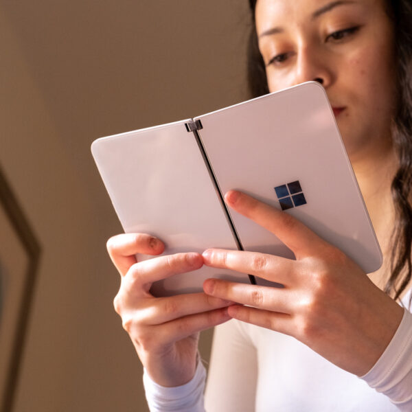 ಮೈಕ್ರೋಸಾಫ್ಟ್ನ ಬಿಡುಗಡೆಯಾಗದ ಮೇಲ್ಮೈ ಜೋಡಿ ವಿಂಡೋಸ್ ಜೊತೆ ಮಡಿಸಬಹುದಾದ ಮಾರಾಟದಲ್ಲಿದೆ,…