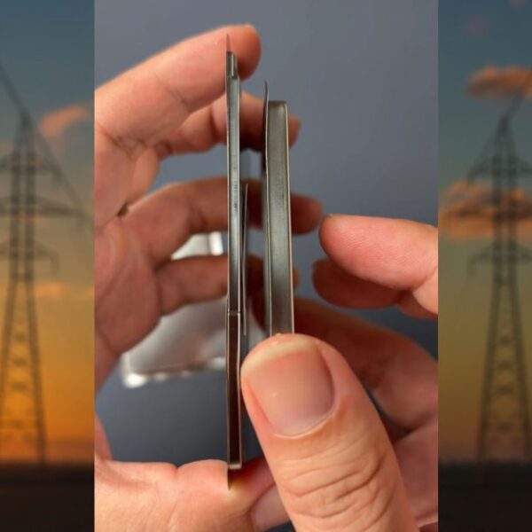 New photo shows just how thin the iPhone…