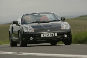 ಟೊಯೋಟಾ ಎಮ್ಆರ್ 2: ರೂಫ್ ಡೌನ್, ಮಿಡ್-ಎಂಜಿನ್ ಫನ್ £&hellip;