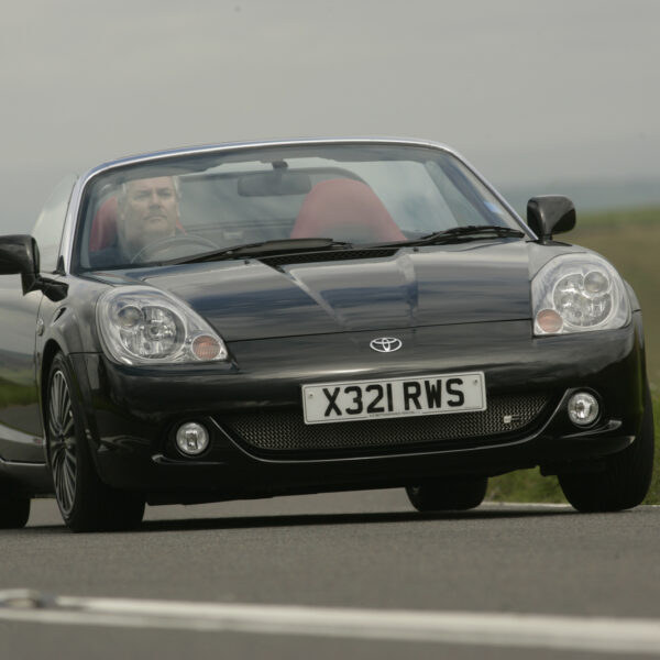 ಟೊಯೋಟಾ ಎಮ್ಆರ್ 2: ರೂಫ್ ಡೌನ್, ಮಿಡ್-ಎಂಜಿನ್ ಫನ್ £&hellip;