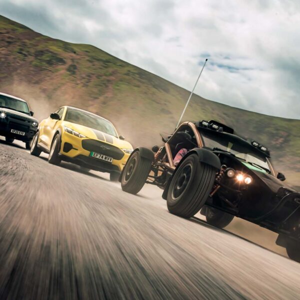 ಅಲ್ಟಿಮೇಟ್ ಆಫ್-ರೋಡ್ ಆಟಿಕೆ? ಡಿಫೆಂಡರ್ ಆಕ್ಟಾ ವರ್ಸಸ್ ನೋಮಾಡ್ ಮತ್ತು…