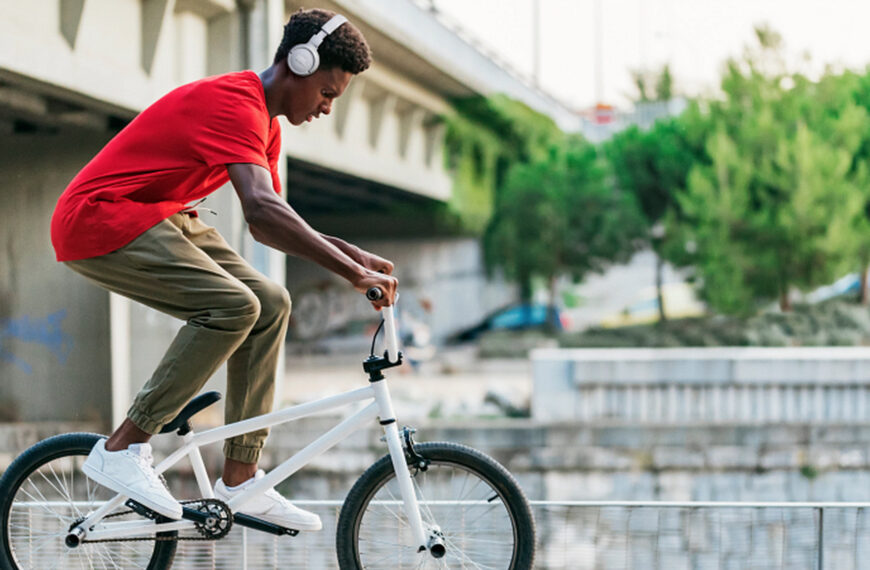 These popular JBL headphones are ONLY 30 bucks…