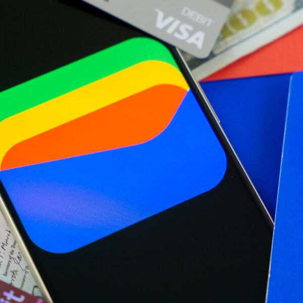 Check out this bizarre Google Wallet bug causing the app to flicker