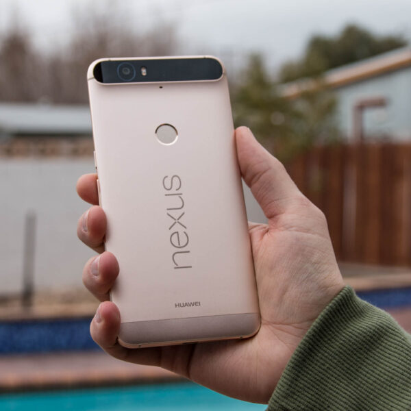 After a decade of reviewing phones, I really miss metal backs