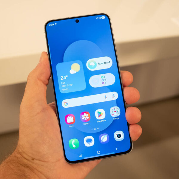 Samsung could swap its own Galaxy displays for cheaper alternatives