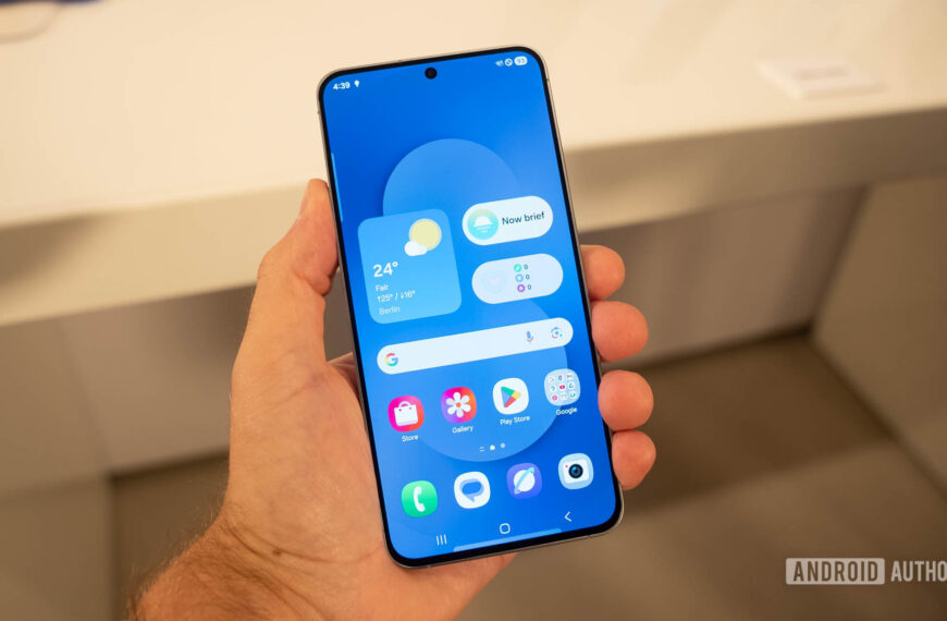 Samsung could swap its own Galaxy displays for cheaper alternatives