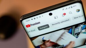 YouTube tests a couple of speedy, ‘on-the-go’ features&hellip;