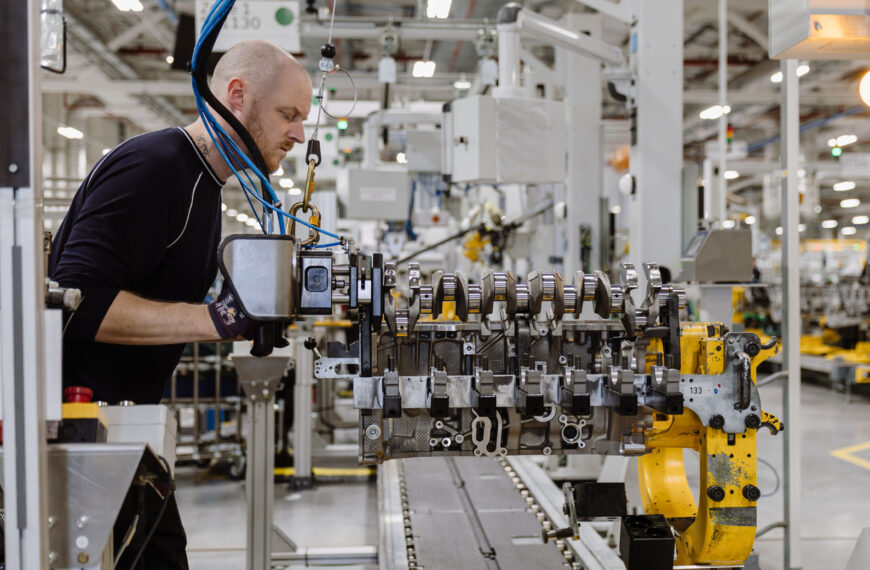 JLR restarts production following September&hellip;