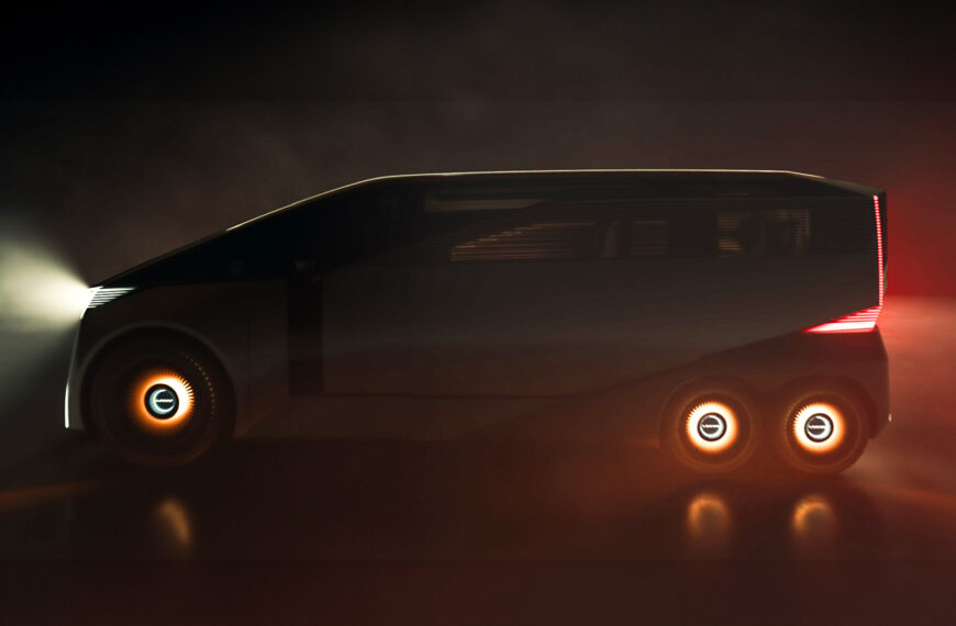 Lexus LS reinvented as six-wheeled&hellip;