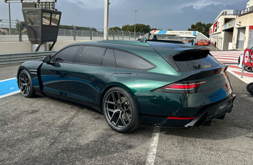 Genesis G90 Wingback previews wild…