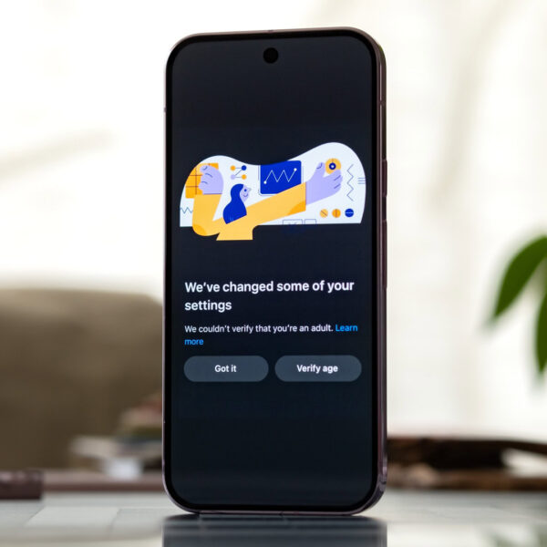 US lawmakers are pushing for device-level age restriction of apps