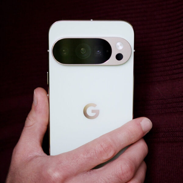 You won’t be able to unsee this Pixel 10 Pro display glitch