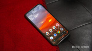 Wallpaper Wednesday: Android wallpapers 2025-12-17