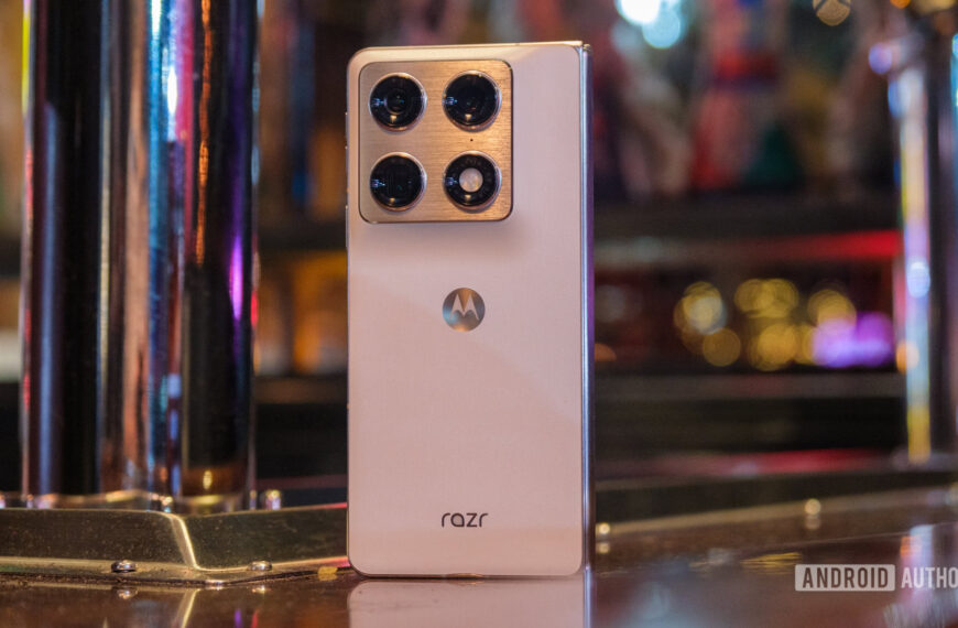 The Razr Fold finally fixes my long-running problem with Moto phones