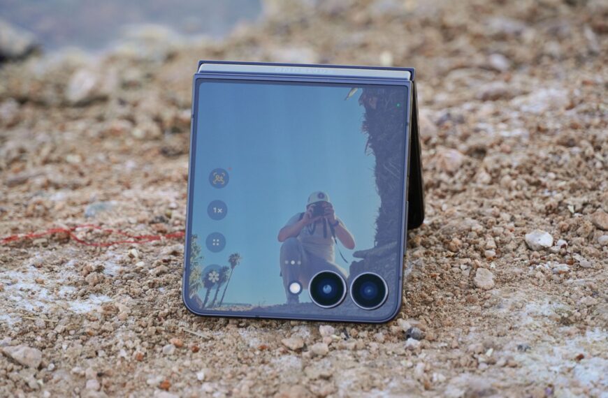 This hidden camera trick makes using an Android flip phone worth it