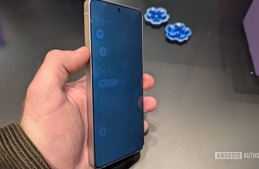 Close-up look: How Privacy Display on the Galaxy S26 Ultra works