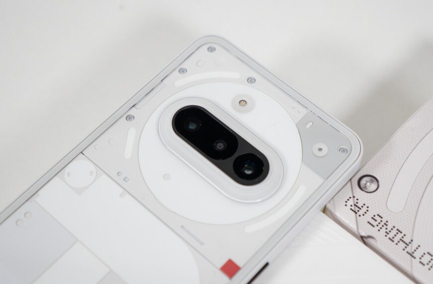 I know it looks familiar, but I’m digging Nothing’s Phone 4a in its newest teaser—Glyph Bar included