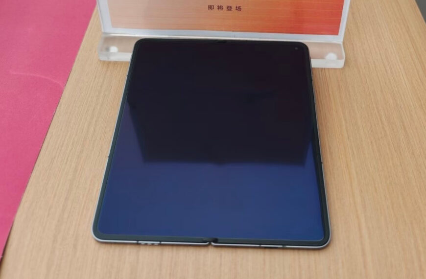 This upcoming flagship could beat Samsung and Apple to a nearly creaseless folding screen