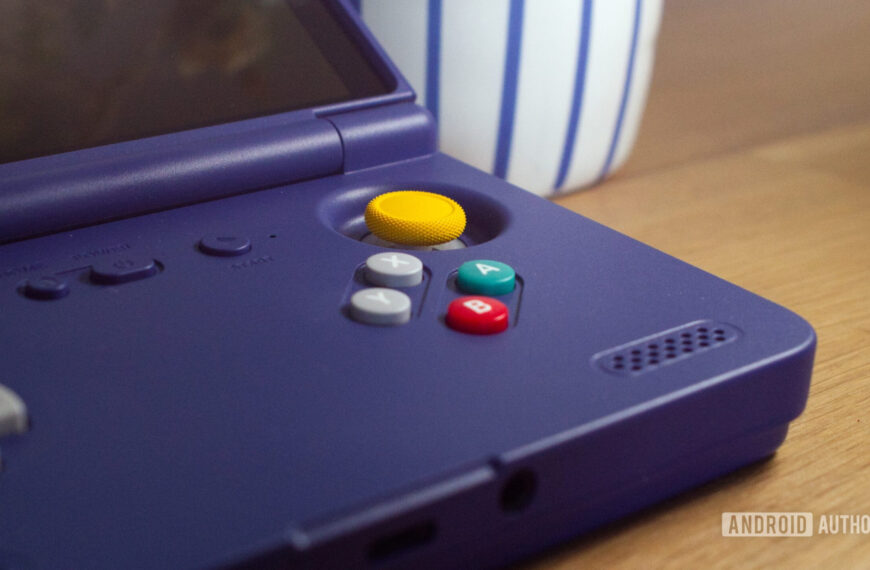 This new clamshell handheld might be your next everyday carry