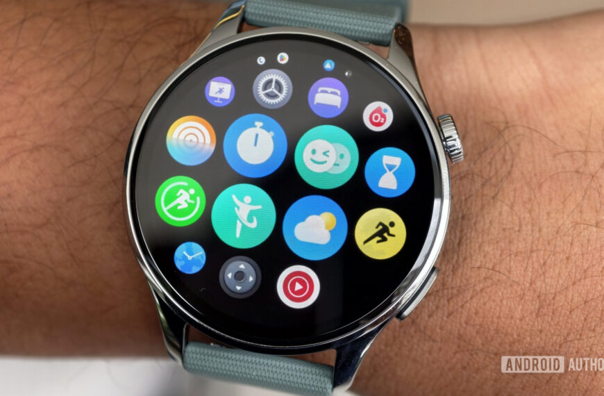 The Xiaomi Watch 5 mixes gesture controls and…